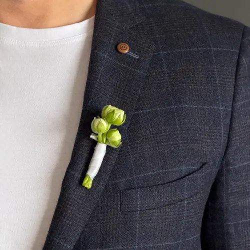 Бутоньерка из ранункулюсов